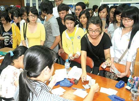 Tuyển thí sinh điểm cực thấp để thu học phí cực cao